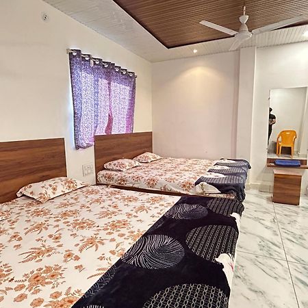 Hotel Shree Sidhi Vinayak Uddzsaín Kültér fotó