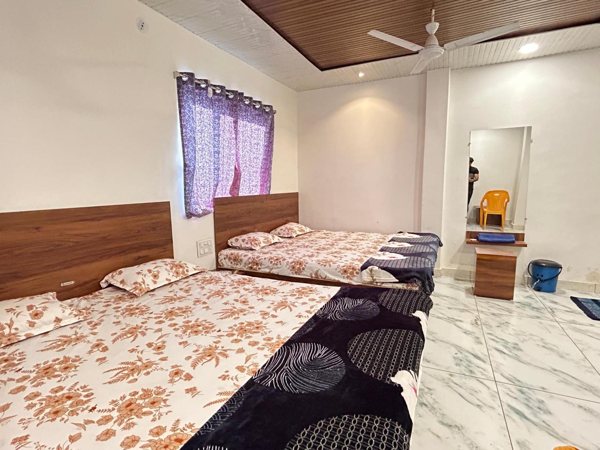 Hotel Shree Sidhi Vinayak Uddzsaín Kültér fotó